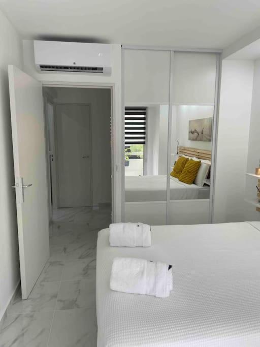 Superbe Carre Delfino Port De Appartement *